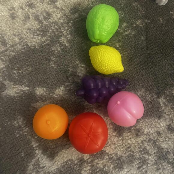 Fat Brain Montessori Cube Bin Shape Sorting Toy (NEW) - Picture 3 of 4